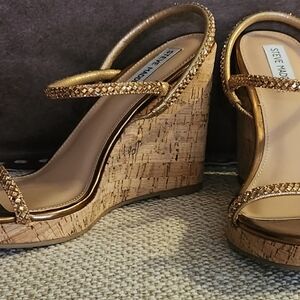 Great for the summer, rose hold sequins summer wedge